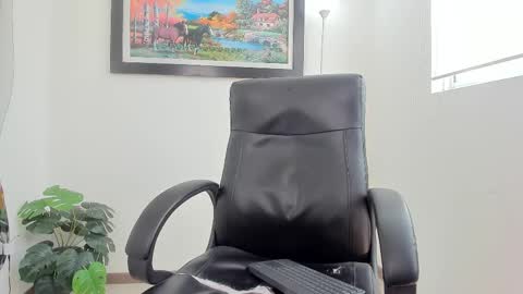 Snapshot of aroon_connor chatting on February 17, 7:01 pm   online show from February 17, 7:01 pm