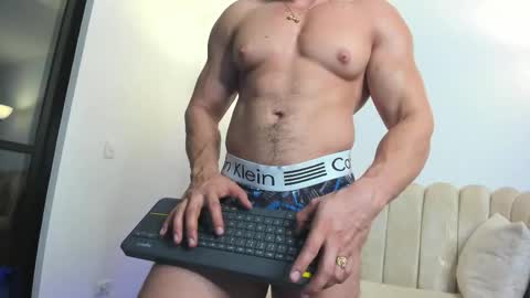 Snapshot of aroon_connor chatting on October 3, 1:48 am   online show from October 3, 1:48 am