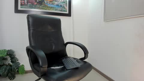 Snapshot of aroon_connor chatting on February 24, 11:52 pm   online show from February 24, 11:52 pm