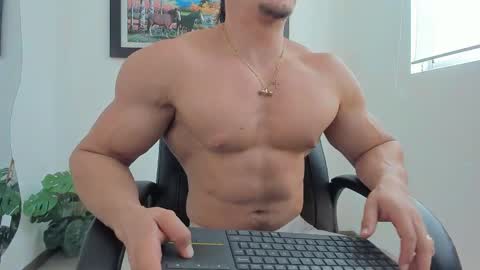 Snapshot of aroon_connor chatting on March 7, 7:38 pm   online show from March 7, 7:38 pm