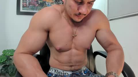 Snapshot of aroon_connor chatting on February 12, 11:51 pm   online show from February 12, 11:51 pm