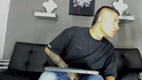 AROON HOT online show from February 3, 11:58 am