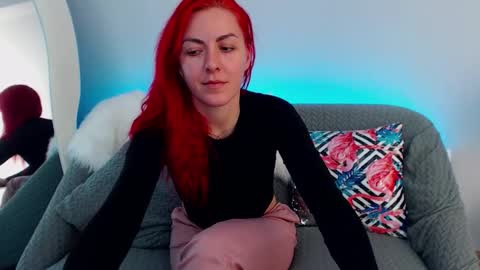 Snapshot of arri_ella chatting on October 17, 1:31 am arri_ella online show from October 17, 1:31 am