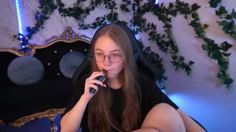 Snapshot of arrinawair chatting on October 6, 7:37 am arrinawair online show from October 6, 7:37 am
