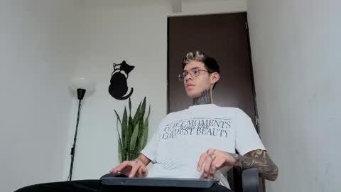   online show from April 5, 5:21 pm