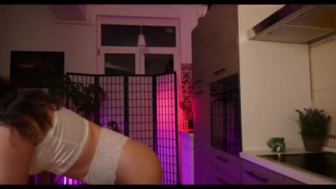 Maya online show from January 11, 5:51 pm