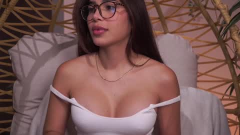 Snapshot of artemia_ chatting on February 5, 2:19 am Amanda online show from February 5, 2:19 am