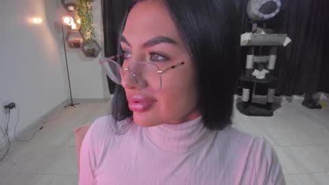 Snapshot of artemis_020 chatting on September 12, 1:40 am FENIX online show from September 12, 1:40 am