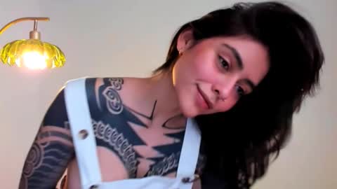 Linda  independent model artgeea online show from December 19, 3:51 pm