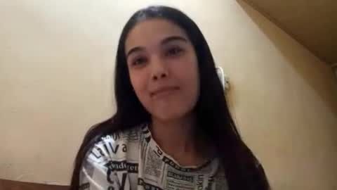 Amina online show from December 3, 6:08 pm