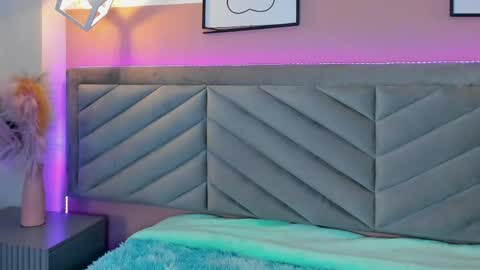 ARY THOMPSON online show from April 10, 12:32 pm