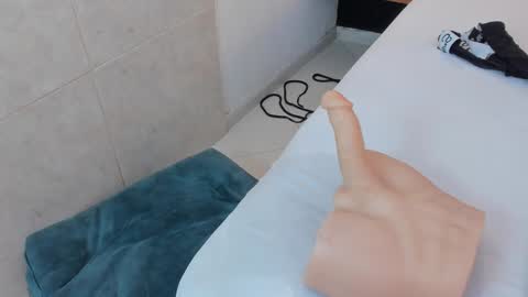 Snapshot of arya_nahalii chatting on January 24, 6:46 pm Ana online show from January 24, 6:46 pm
