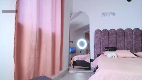 aryascollins online show from October 27, 12:49 pm