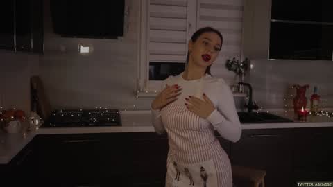 Call me Ann online show from December 6, 7:39 pm