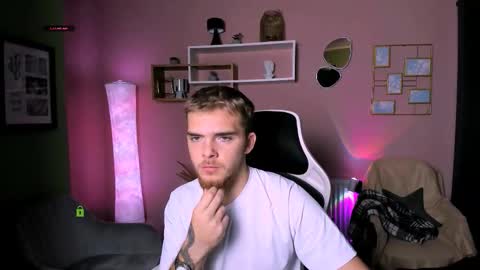 ash_raven_ online show from November 4, 6:37 am