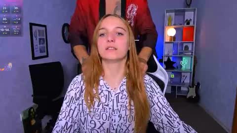 Snapshot of ash_raven_ chatting on September 17, 7:50 pm ash_raven_ online show from September 17, 7:50 pm