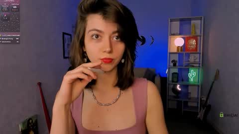 ash_raven_ online show from November 13, 8:22 pm