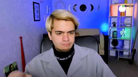 ash_raven_ online show from November 11, 3:25 pm