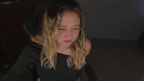 Snapshot of ash_smith1 chatting on January 10, 10:25 pm ash_smith1 online show from January 10, 10:25 pm