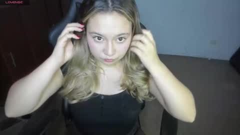 Snapshot of ash_smith1 chatting on October 9, 10:37 pm ash_smith1 online show from October 9, 10:37 pm