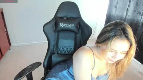 Snapshot of ash_smith1 chatting on October 10, 11:09 pm ash_smith1 online show from October 10, 11:09 pm