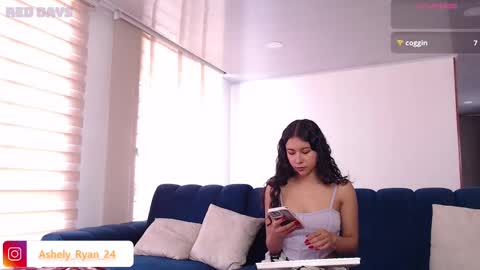 Snapshot of ashely_ryan24 chatting on February 27, 7:47 pm Ashley And Ryan online show from February 27, 7:47 pm