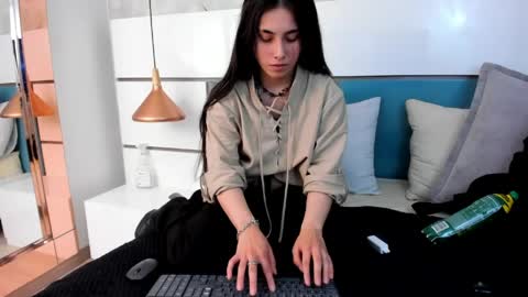 Ashkoreh online show from April 9, 8:36 pm