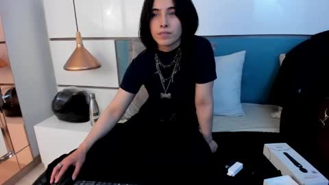 Ashkoreh online show from May 8, 9:20 pm