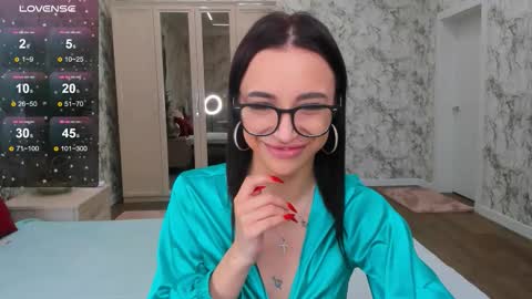 Snapshot of ashleroy chatting on October 1, 8:13 am veronika online show from October 1, 8:13 am