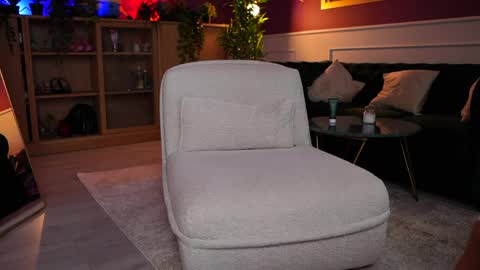 Ashley online show from April 8, 9:34 am