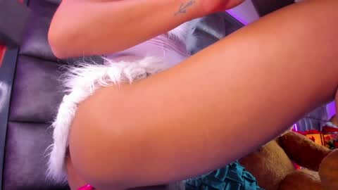 ashlymillerr_ online show from May 22, 9:10 pm