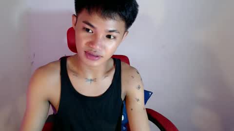asian_lover05 online show from May 14, 8:18 pm