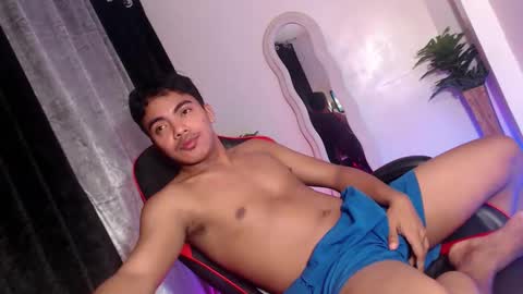 Snapshot of asianboyhunt chatting on September 27, 1:47 am Fev online show from September 27, 1:47 am