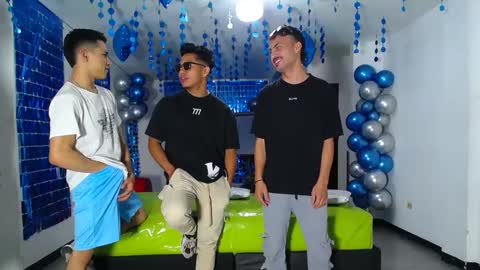 THOMAS AND DAMIAND online show from February 15, 12:15 am