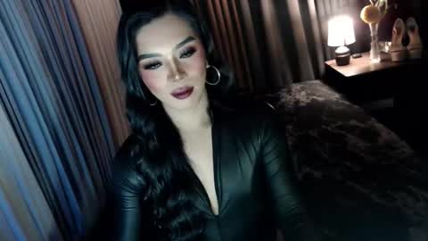 Margaux Miller online show from October 20, 6:02 pm