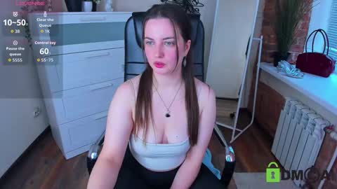 Snapshot of astarte_aste chatting on October 4, 11:19 am astarte_aste online show from October 4, 11:19 am