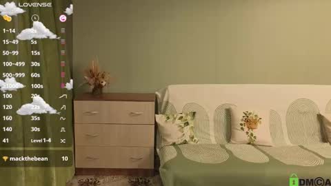 Snapshot of astoria_ross_ chatting on October 20, 3:17 pm Astoria online show from October 20, 3:17 pm