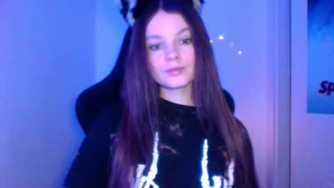 astradream_ online show from February 19, 11:15 pm