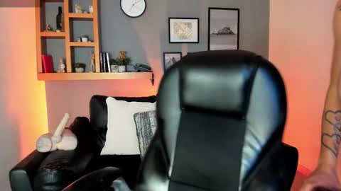 athenearusell online show from November 19, 9:35 pm