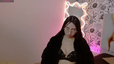 aura_tay1 online show from April 13, 11:36 am