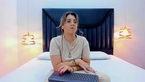 Aura Evans online show from September 24, 12:12 pm