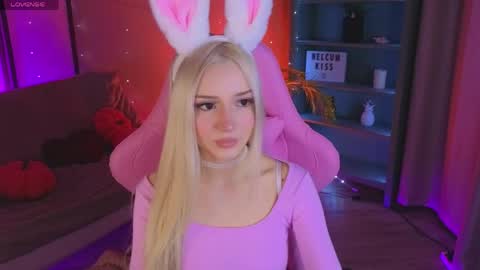 Aura online show from April 2, 8:38 pm