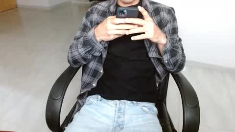 Snapshot of aureliv1 chatting on September 8, 11:48 pm Aureliano online show from September 8, 11:48 pm