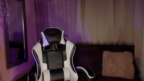 Snapshot of aurora_collins08 chatting on October 1, 6:18 pm aurora_collins08 online show from October 1, 6:18 pm