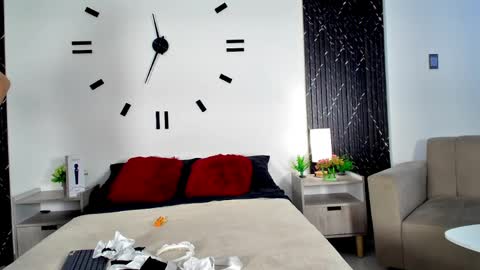 Aurora  online show from March 28, 1:01 pm