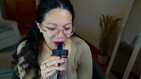 Snapshot of aurorasiera chatting on October 19, 9:41 pm Aurora online show from October 19, 9:41 pm