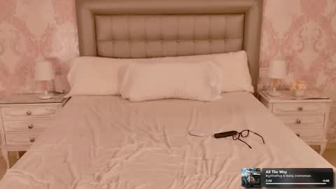 Snapshot of aussieblondemilf chatting on October 9, 5:24 am Jo online show from October 9, 5:24 am