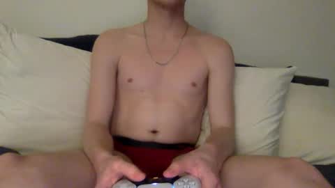 Snapshot of aussieblondetwink chatting on October 30, 11:33 am aussieblondetwink online show from October 30, 11:33 am