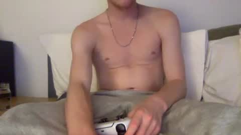 Snapshot of aussieblondetwink chatting on December 30, 12:42 pm aussieblondetwink online show from December 30, 12:42 pm