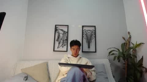 austinreeds online show from November 21, 12:47 pm